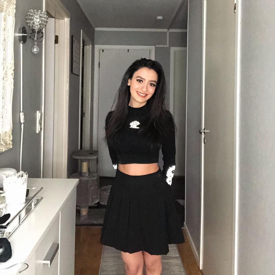 LilyBABE1 Female,5'3 or under(160cm),Bisexual,German,African